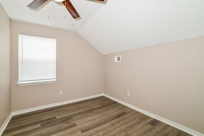 Building Photo - 3756 Dartford Dr