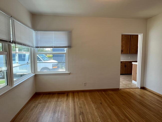 Building Photo - 3 Bedroom Midtown Ventura 1938 Charmer!