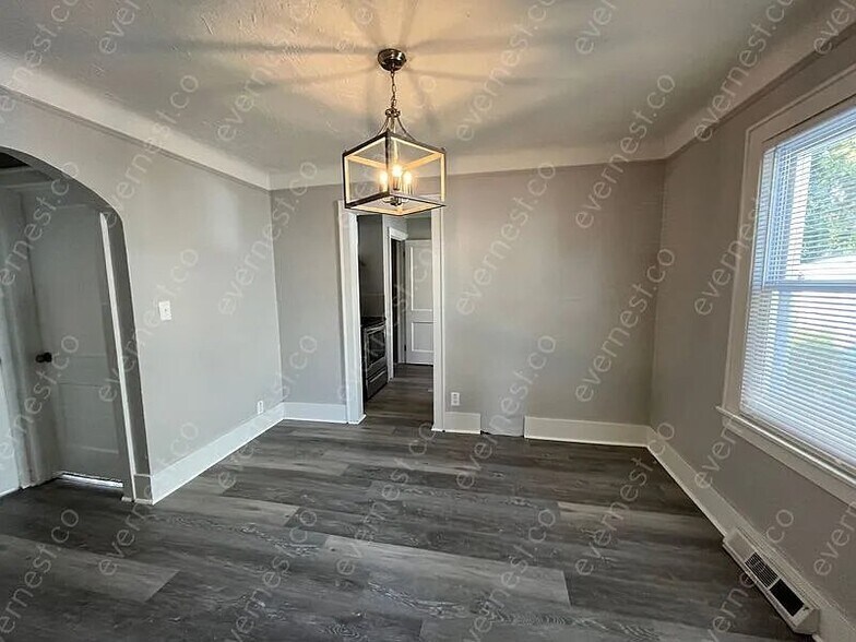 Building Photo - 3355 Curwood St