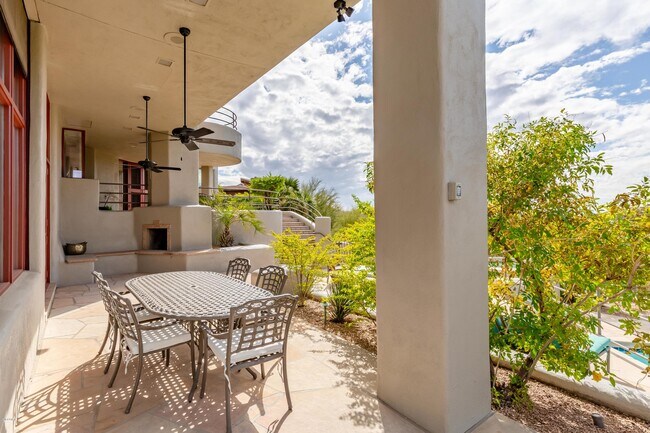 Building Photo - 7421 N Las Brisas Ln