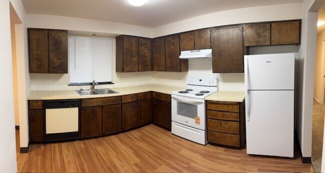 Building Photo - 1072