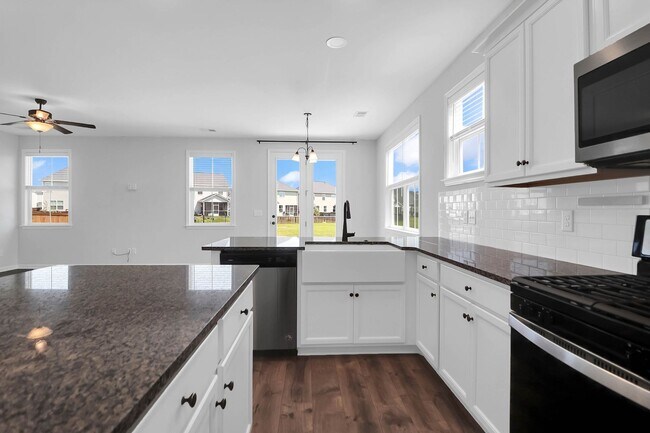 Building Photo - Pristine and Calm Home in Moncks Corner