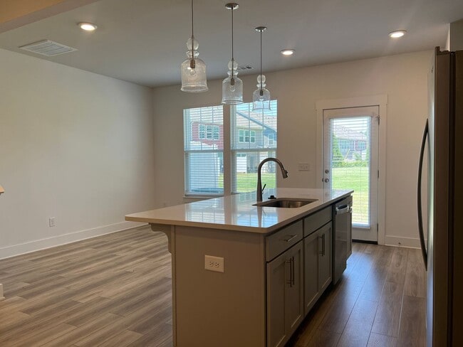 Building Photo - Stunning 3/2 Rental Unit in Prime Simpsonv...