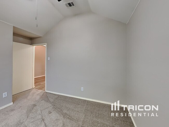 Building Photo - 6701 Fairglen Dr