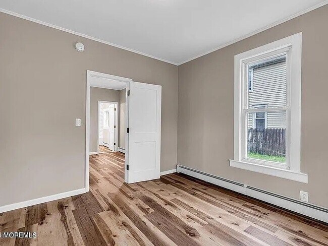 Building Photo - 108 Catherine St
