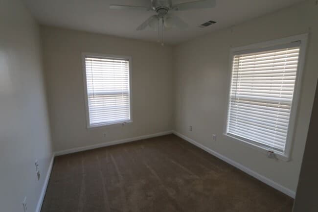 Building Photo - Quiet and Peaceful In the Country