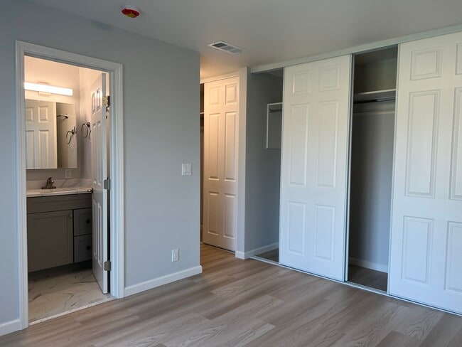 Building Photo - 145 Evergreen Way