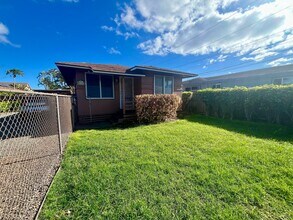 Building Photo - Oneula