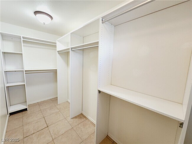 Building Photo - 1725 Wandering Winds Way