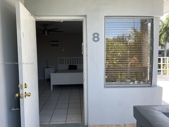 Primary Photo - 90 Isle of Venice Dr