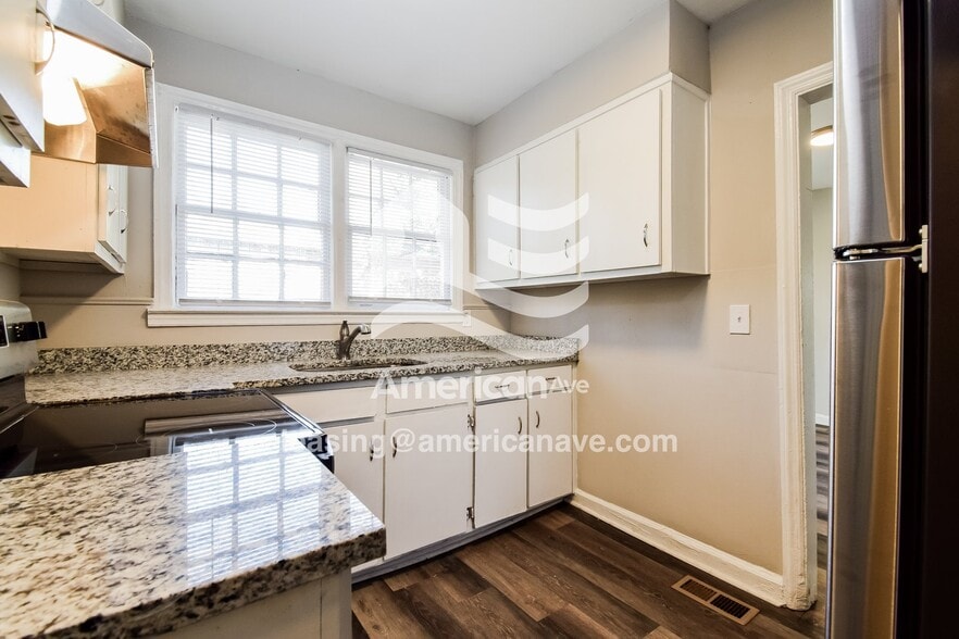 Building Photo - 2035 7th St