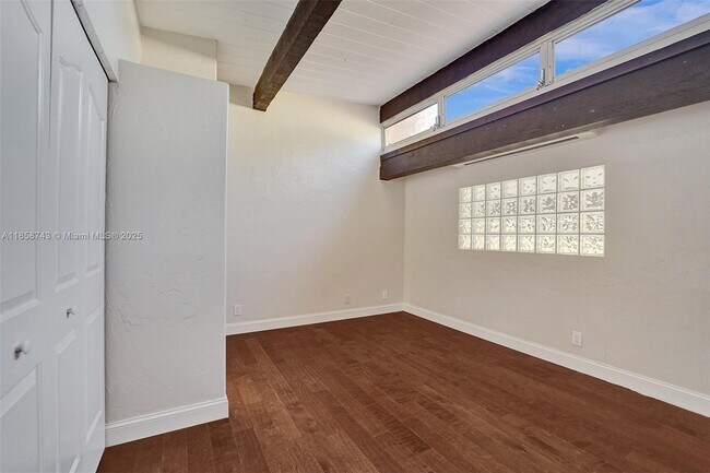 Building Photo - 760 E Coco Plum Cir