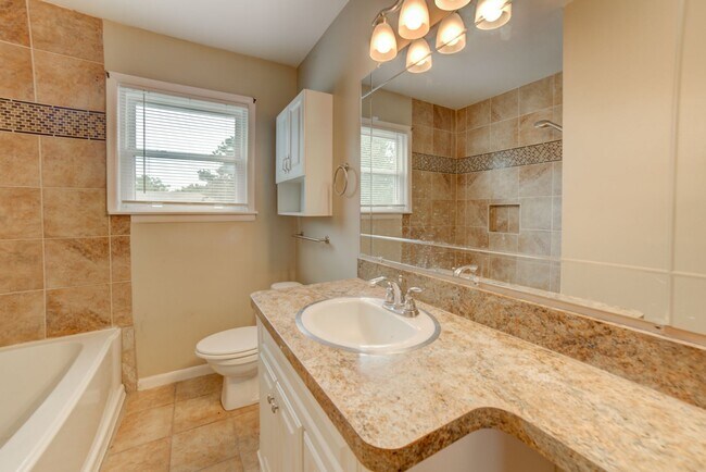 Building Photo - Charming 3 Bedroom 1 Bath near Route 66!