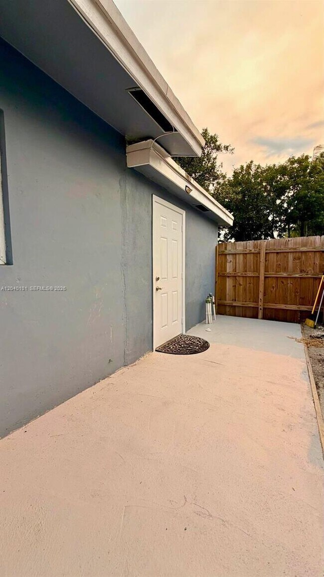 Building Photo - 2255 SW 33rd Ave