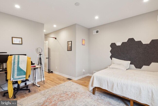 Building Photo - 1510 N Hollywood St