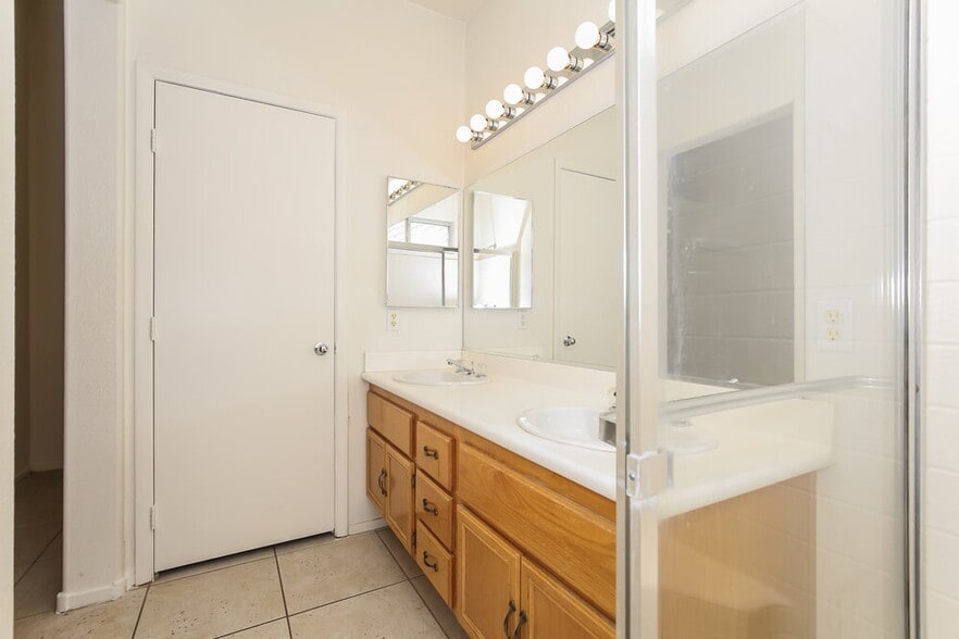 Building Photo - 6059 Evening View St