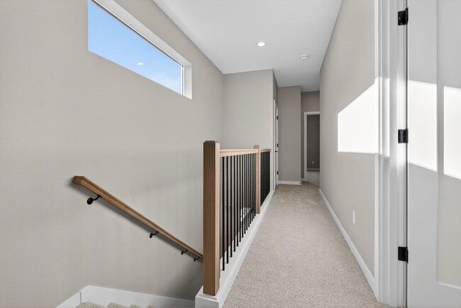 Building Photo - 10905 SE Home Ave