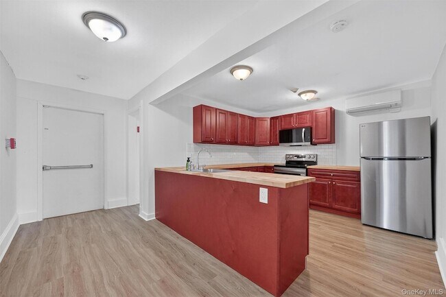 Building Photo - 34 Market St