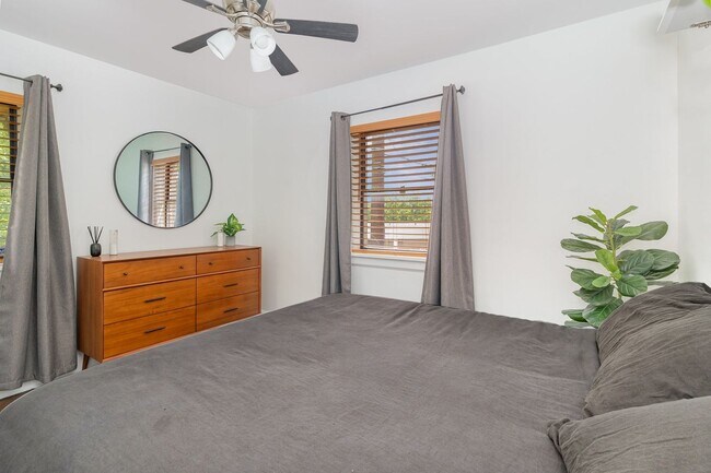 Building Photo - Charming Condo in Walkable Hillsboro Village