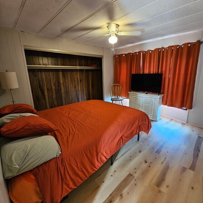 Building Photo - 801 N Hale Ave