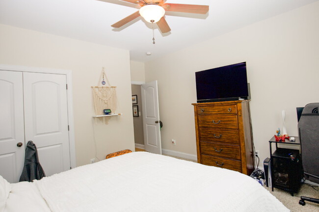 Building Photo - "Beautifully Designed, spacious 2400 Sq. F...