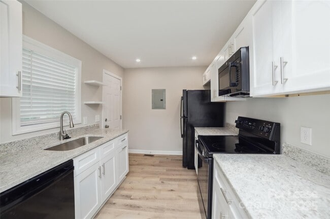 Building Photo - 27 Dorland Ave SW