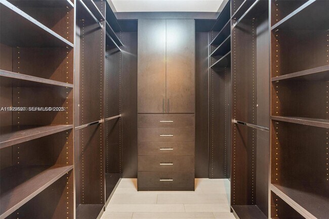 Building Photo - 1100 Biscayne Blvd