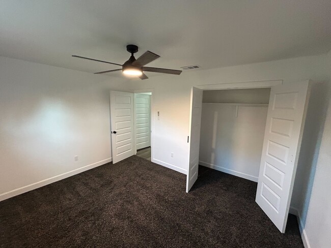 Building Photo - 2509 Larry Dr