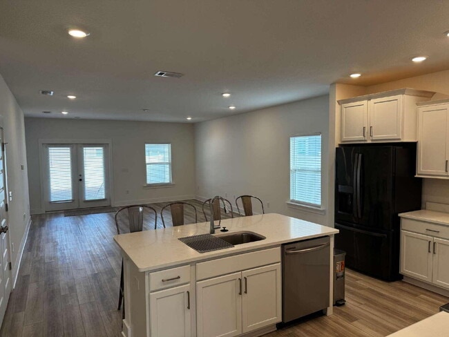 Building Photo - 157 Blooming Cv