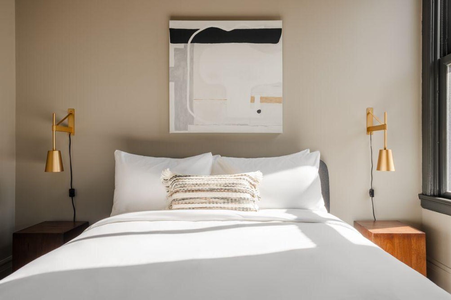 Building Photo - 505 E Travis St