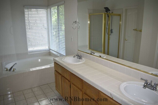 Building Photo - 5228 Del Vista Way