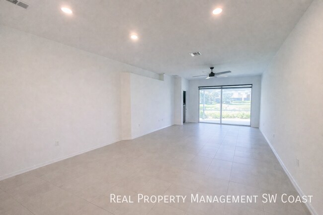 Building Photo - 2555 Vine Ave