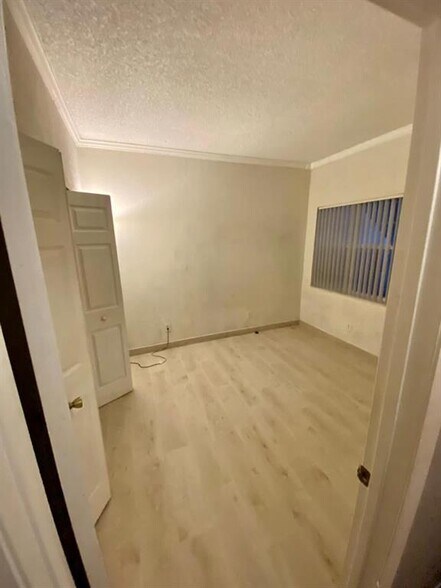 Building Photo - 640 Cypress Club Way