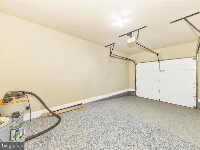 Building Photo - 1305 Peachtree Ct