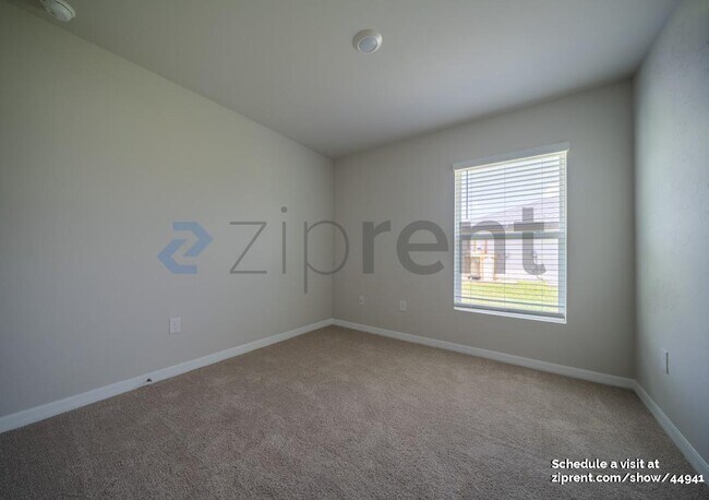 Building Photo - 2830 NW 18th Pl