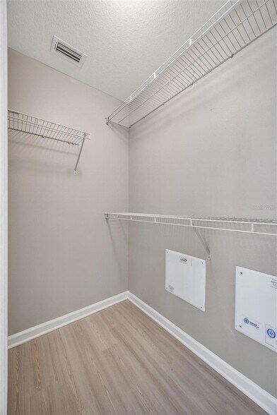 Building Photo - 30435 Annadale Dr
