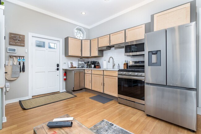 Building Photo - Fully Furnished Cottage by Yale