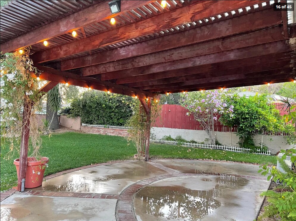 Building Photo - 1085 Riviera Dr
