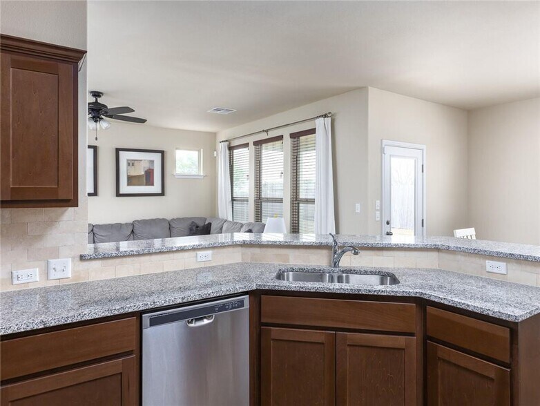 Stainless steel appliances - 1014 Chad Loop