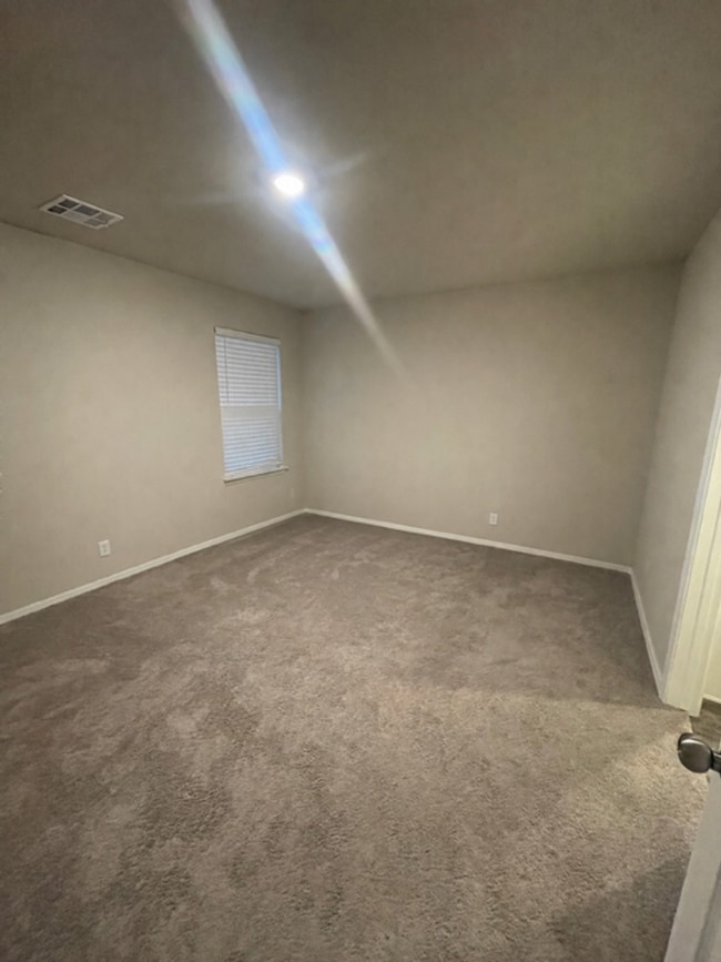 Building Photo - 4 Bed | 2 Bath in Broken Arrow!