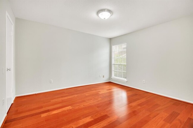 Building Photo - 1880 White Oak Dr