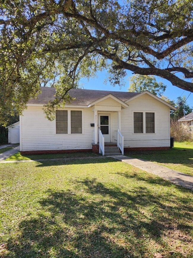 Primary Photo - 4664 Clayton Dr