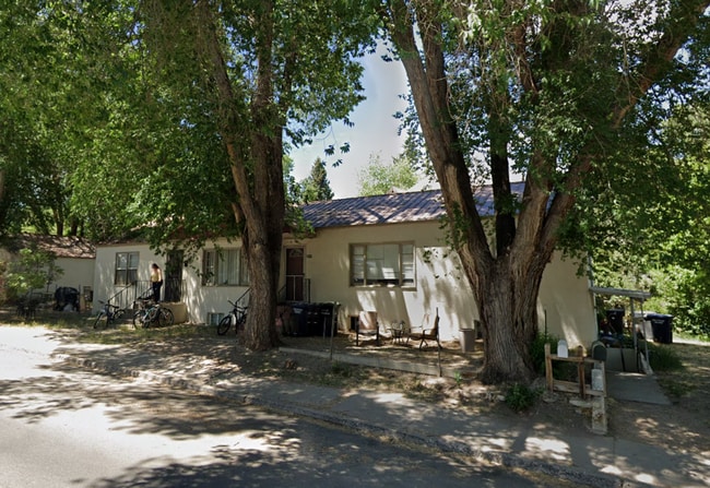Building Photo - Two Bedroom Apartment Centrally Located on 24th and W 2nd Ave