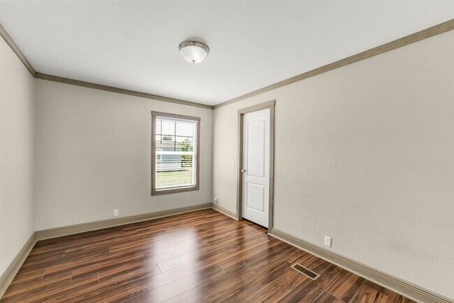 Building Photo - 1566 County Rd 610