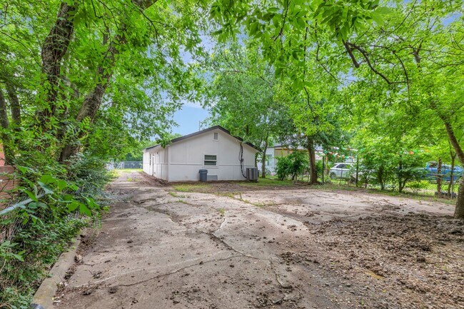 Building Photo - Updated Greenville Home