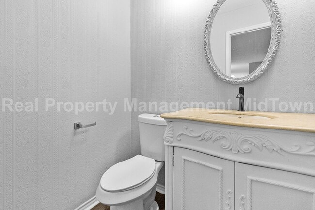 Building Photo - 2801 Meadowview Dr