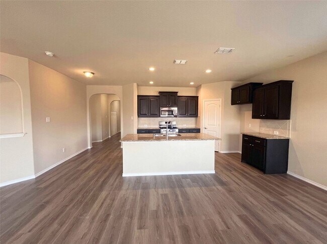 Building Photo - 473 Spring Dr