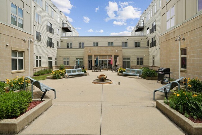 Building Photo - 141 Main St