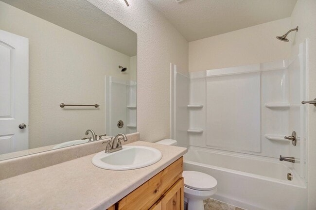 Building Photo - 935 Mount Shavano Ave