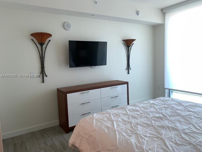 Building Photo - 1100 S Miami Ave